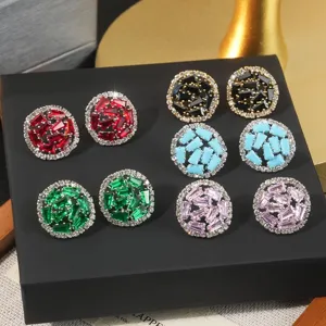 Koperen zirkoon ronde oorknopjes meerkleurige kristal elegante luxe sieraden detail