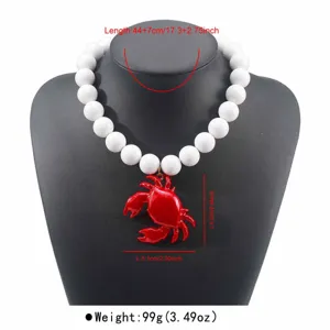 Collana con ciondolo aragosta rossa creativa con perle bianche, catena clavicolare da spiaggia.