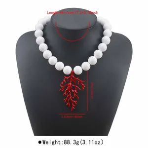 Collana di perle bianche con ciondolo di corallo rosso, catenina clavicolare alla moda.