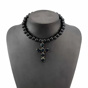 Girocollo con perle nere e croce dettaglio, gioiello con ciondolo cristallo stile gotico donna.