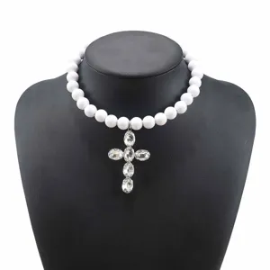 Collana girocollo di perle bianche con ciondolo a croce in cristallo brillante donna