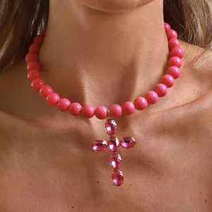 Collana Girocollo di Plastica con Perline Fatte a Mano Multicolore con Ciondolo a Croce in Lega di Zinco Pieno di Strass per Donna