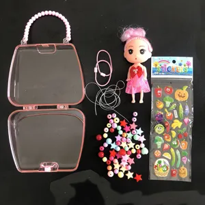 Kit di perline fai da te per bambini con borsa trasparente, bambola carina e adesivi.