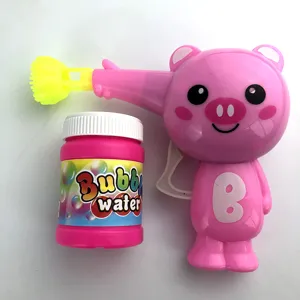 Set de pistola de burbujas rosa para niños con agua jabonosa para jugar en verano al aire libre.