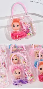 Set borsa giocattolo con perline DIY per bambini, scatola trasparente con mini bambola e perline.