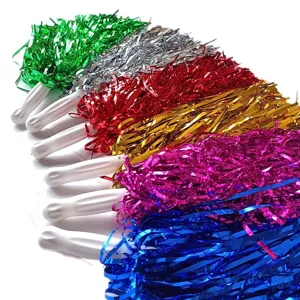 Kleurrijke cheerleading pompoms met witte kunststof handvatten, metalen folie sportrekwisieten.