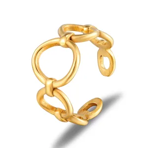 Brede gouden ketting open ring, zwaar geometrisch ontwerp, chic en uniek dames sieradenstuk.