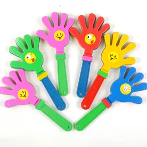 Claquoirs de main en plastique coloré bruiteurs pour fêtes concerts et jouets d'enfants.