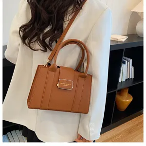 Sac à main bandoulière femme en cuir marron sac porté épaule élégant et chic
