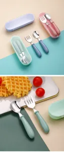 Edelstahl Kinder Besteckset mit tragbarer Box, sicherer Löffel und Gabel für Kleinkinder.