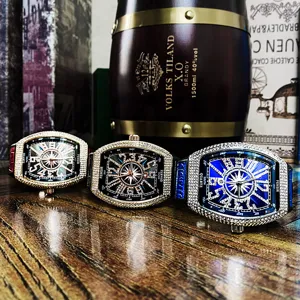 Men Luxury Tonneau Quartz Watch Full Rhinestone Diamond Bezel Leather Strap Fashion Business Casual Wristwatch