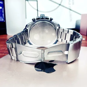 Men stainless steel business quartz watch with chronograph dial and metal bracelet.