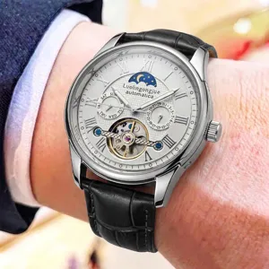 Luxus automatische mechanische Herrenuhr mit Mondphase, Lederarmband und römischen Ziffern.