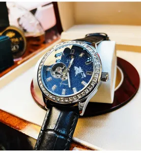Luxe heren automatisch horloge met sterrenwijzerplaat, diamant bezel en lederen horlogeband.