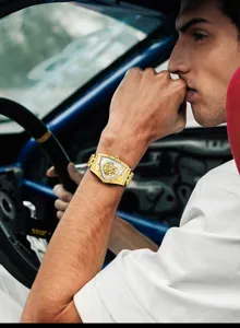 Heren luxe goud skeleton driehoek automatische mechanische horloge pols detail