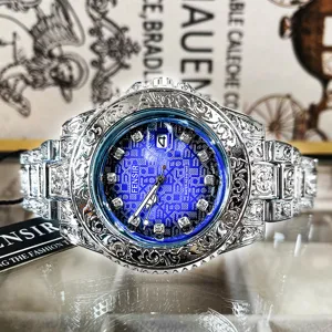 Herren Quarzuhr mit blauem Zifferblatt, graviertem Metallarmband und edlem Retro-Design im Detail.