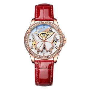 Montre mécanique automatique élégante pour femme avec bracelet en cuir rouge.