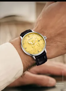 Luxus Herren Automatikmechanikuhr mit goldenem Pferdezifferblatt und Lederarmband.
