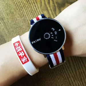 Montre quartz de loisir creative minimaliste PAIDU avec bracelet nylon rouge blanc bleu