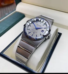 ZNIDS Quarz Herrenuhr mit Edelstahlarmbarmband, römischen Ziffern und silbernem Zifferblatt.