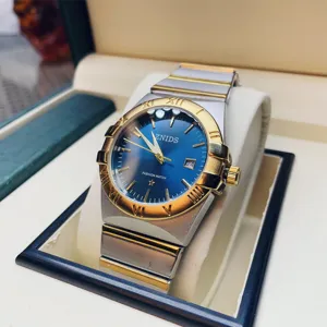 Elegante Mode-Quarzuhr mit blauem Zifferblatt, römischen Ziffern und zweifarbigem Armband.
