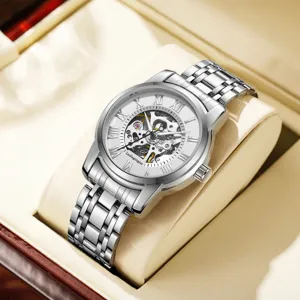 Herren Automatikuhr mit skelettiertem Zifferblatt romischen Ziffern und Edelstahlarmband.