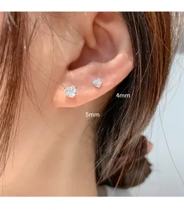 Orecchini a lobo a cuore in argento con strass brillanti, stile coreano minimalista chic.