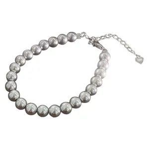 Élégant bracelet de perles grises avec chaîne en argent S925 et pendentif cœur.
