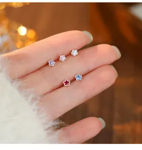 Boucles d'oreilles clous étoile en argent sterling avec zircons colorés tendance.