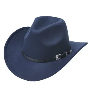 Classico cappello da cowboy western blu marino con cinturino in pelle nera e fibbia in feltro