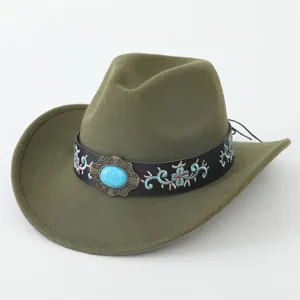 Grüner Filz-Cowboyhut mit Türkisstein und ethnischer Bestickung für westliche Mode.