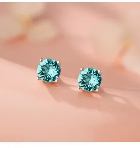 Boucles d'oreilles clous en argent S999 zircon bleu frais, bijoux élégants et brillants.