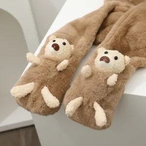 Detalle de bufanda de invierno de peluche con lindo diseño de oso 3D, tela polar cálida para mujeres.