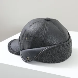 Gorra de béisbol de cuero cálido de invierno para hombres, orejeras de felpa gruesa a prueba de viento.