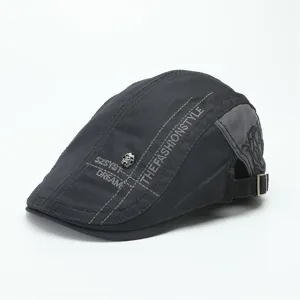 Herren schwarze Schiebermütze Newsboy Hat mit Totenkopf Niete und bestickten Buchstaben Outdoor