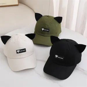 Set de gorras de béisbol con orejas de gato estilo hecho a mano en tres colores clásicos.
