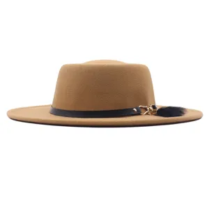Schicker Kamelwoll Fedora Hut für Damen mit breiter Krempe und schwarzem PU Ledergürtel