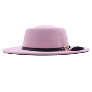 Rosa Wollfilz Fedora Hut mit breiter Krempe, schwarzem Lederband und schicker Quaste für Damen.