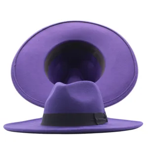 Lila Wollfilz Fedora Hut mit breiter Krempe und schwarzem Band für Herbst und Winter.