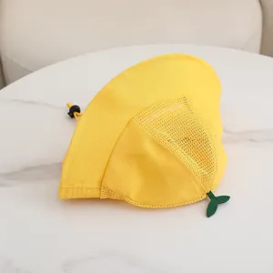 Niedlicher gelber Kinder Sonnenhut mit Netz und Blatt, atmungsaktiver Anglerhut für Babys.