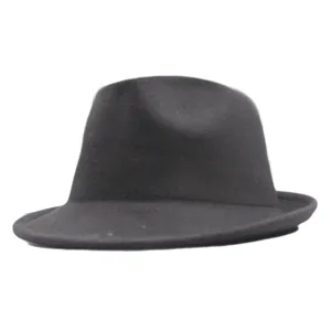 Schwarzer Wollfilz Fedora Hut Detail, klassischer britischer Stil, warme Herbst Winter Mode.