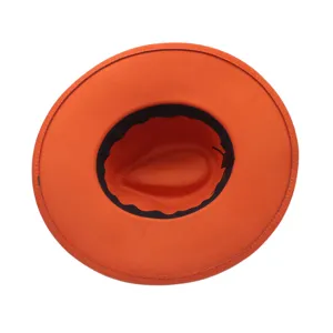 Detailansicht der inneren Krone und des schwarzen Schweißbandes des orangefarbenen Hutes.
