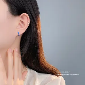 Orecchini a cerchio a forma di C in argento S999 smalto blu e ear cuff, minimalista.