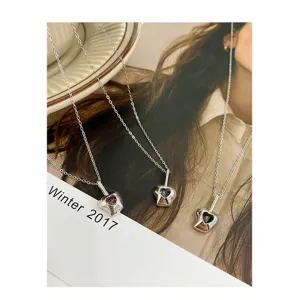 S925 Sterling Silber bunte Diamant Herz Halskette mit unregelmässigem Anhänger chic.
