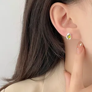Pendientes de botón irregulares de plata de ley S925 con piedra de color para mujer moda.