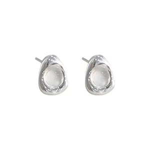Pendientes de botón irregulares de plata esterlina S925 con piedra redonda lechosa