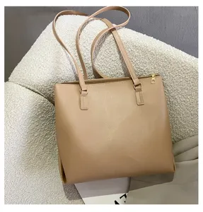 Detail shot of the stylish khaki PU leather tote bag, featuring a smooth zip closure.