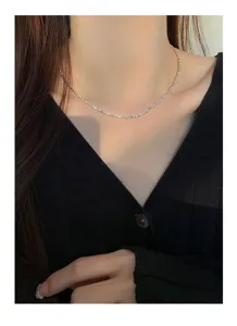 Délicat collier choker en argent sterling 925 perlé, vue détaillée design minimaliste.