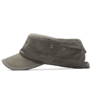 Eenvoudige grijs platte militaire pet zijaanzicht, klassieke casual buiten pet voor heren.