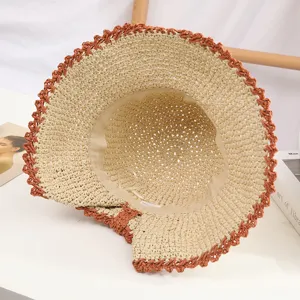 Vue détaillée chapeau de paille femme été, bord crocheté main, chapeau de soleil.